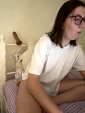 Snapshot of BeatriceTender chatting on 11-23-25, 08:08 BeatriceTender online show from 11-23-25, 08:08