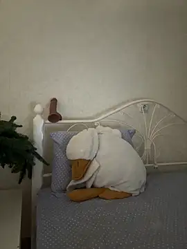 BeatriceTender online show from 12-17-25, 03:45