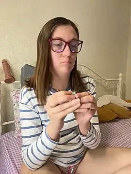 BeatriceTender online show from 04-11-26, 06:23