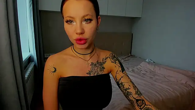 Patricia bloom online show from 10-16-25, 02:23