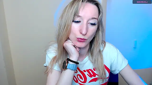 Snapshot of AmandaSell chatting on 05-11-26, 02:45 AmandaSell online show from 05-11-26, 02:45