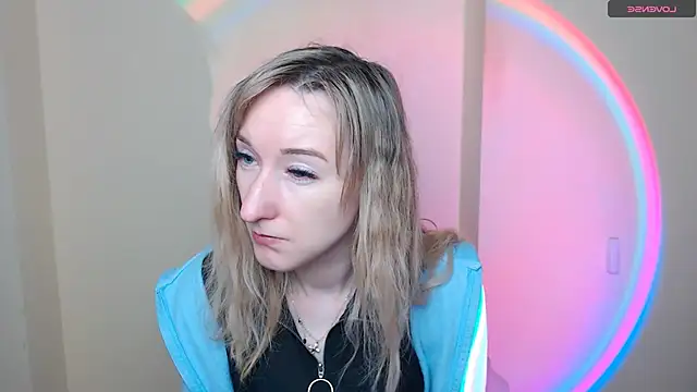 Snapshot of AmandaSell chatting on 05-16-26, 08:00 AmandaSell online show from 05-16-26, 08:00