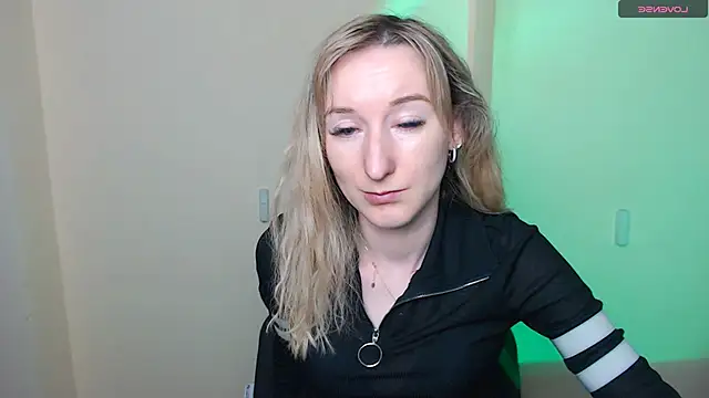 Snapshot of AmandaSell chatting on 05-16-26, 10:36 AmandaSell online show from 05-16-26, 10:36