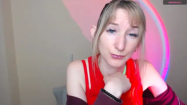 Snapshot of AmandaSell chatting on 05-18-26, 06:30 AmandaSell online show from 05-18-26, 06:30