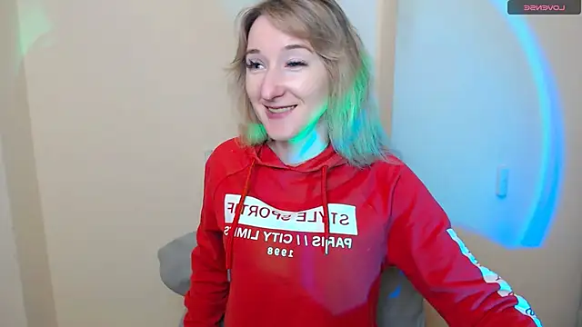 Snapshot of AmandaSell chatting on 05-19-26, 06:53 AmandaSell online show from 05-19-26, 06:53