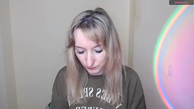 Snapshot of AmandaSell chatting on 05-20-26, 06:52 AmandaSell online show from 05-20-26, 06:52