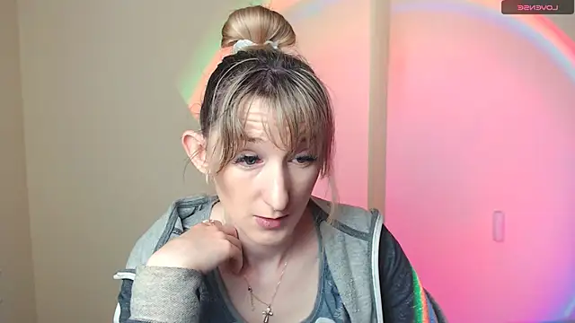 Snapshot of AmandaSell chatting on 05-22-26, 06:53 AmandaSell online show from 05-22-26, 06:53