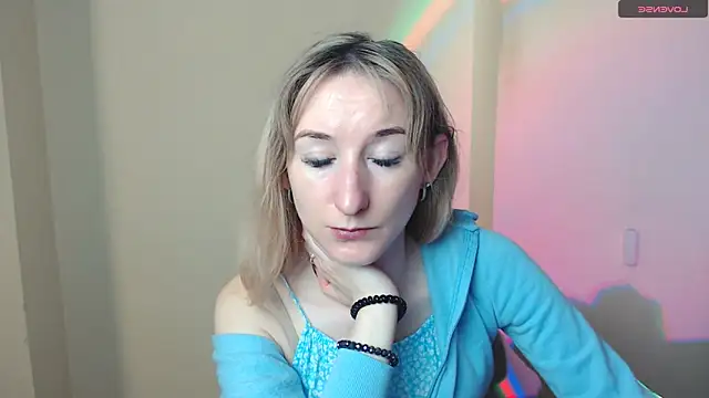 Snapshot of AmandaSell chatting on 05-25-26, 06:19 AmandaSell online show from 05-25-26, 06:19