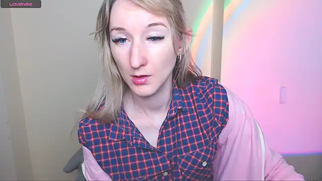 Snapshot of AmandaSell chatting on 06-03-26, 06:49 AmandaSell online show from 06-03-26, 06:49