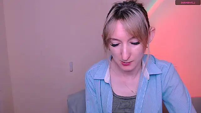 Snapshot of AmandaSell chatting on 06-16-26, 07:22 AmandaSell online show from 06-16-26, 07:22
