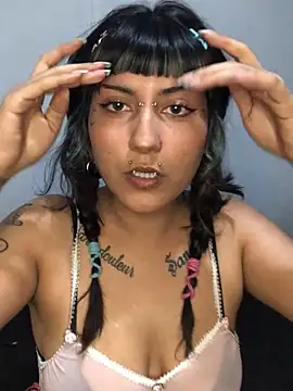 Snapshot of toxikkka chatting on 02-20-25, 12:52 toxikkka online show from 02-20-25, 12:52