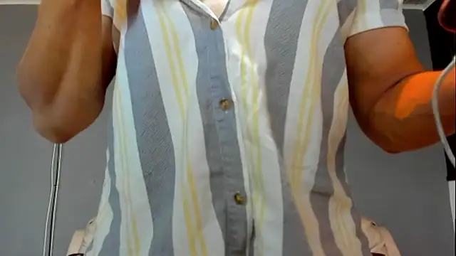 Snapshot of derekk_frostt chatting on 03-19-25, 01:40 derekk frostt online show from 03-19-25, 01:40