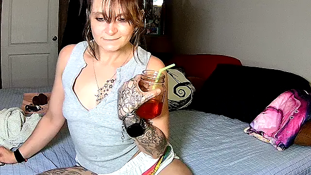 Snapshot of ZeelaXoXo chatting on 01-10-26, 04:47 ZeelaXoXo online show from 01-10-26, 04:47