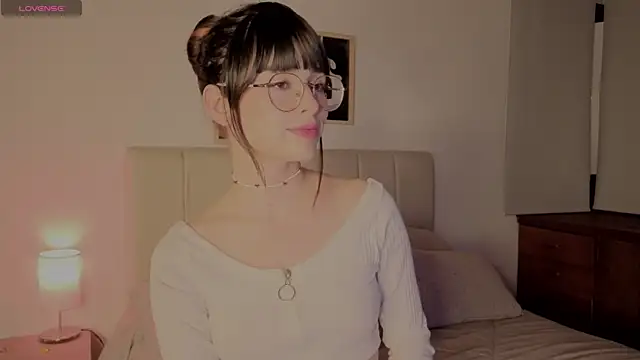 Snapshot of Roxxy_mora chatting on 04-04-26, 12:53 Roxxy mora online show from 04-04-26, 12:53
