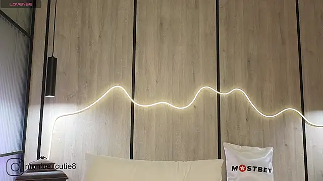 Snapshot of Monikacutie chatting on 01-05-25, 04:04 Monikacutie online show from 01-05-25, 04:04