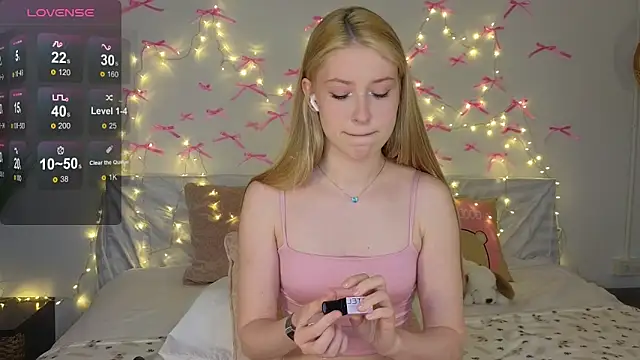 Snapshot of Monikacutie chatting on 11-15-25, 03:15 Monikacutie online show from 11-15-25, 03:15