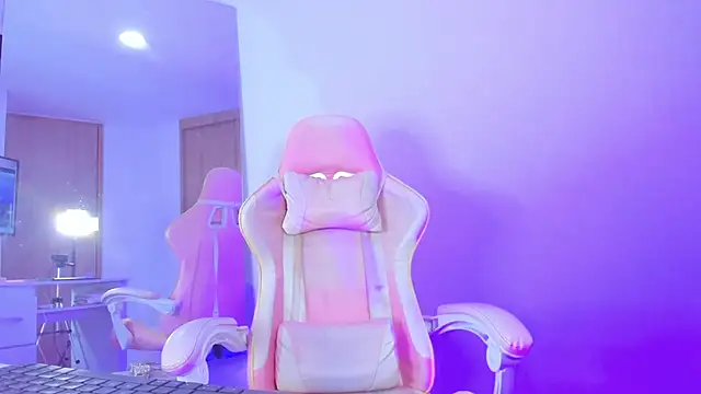 Snapshot of angelinalodge1 chatting on 02-27-25, 04:41 angelinalodge1 online show from 02-27-25, 04:41