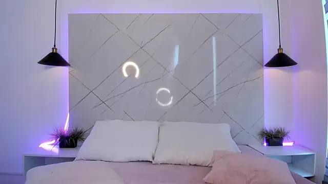 ANTONELLA  ROUSE  online show from 04-20-26, 08:54