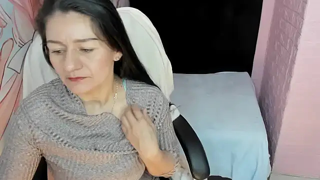 Snapshot of AllysonMilf69 chatting on 10-05-25, 03:10 AllysonMilf69 online show from 10-05-25, 03:10