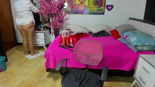 karenmilf 4 online show from 10-04-25, 04:43