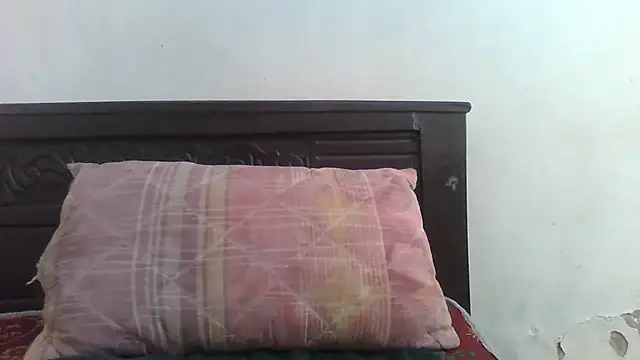 Snapshot of Honeyme24 chatting on 06-14-26, 06:04 Honeyme24 online show from 06-14-26, 06:04
