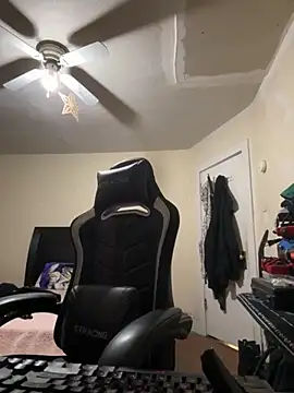 Snapshot of YandereDemon chatting on 09-18-25, 04:36 YandereDemon online show from 09-18-25, 04:36