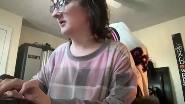 Snapshot of YandereDemon chatting on 12-16-25, 01:38 YandereDemon online show from 12-16-25, 01:38