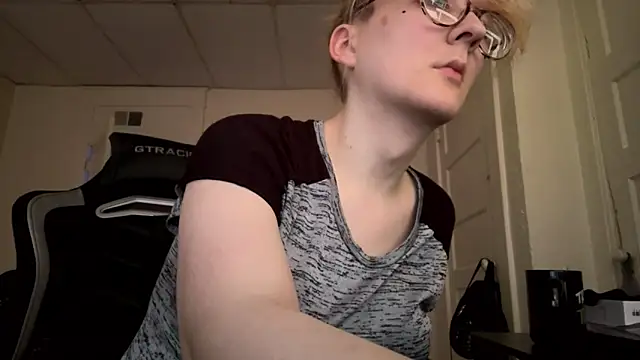 Snapshot of YandereDemon chatting on 04-08-26, 08:42 YandereDemon online show from 04-08-26, 08:42