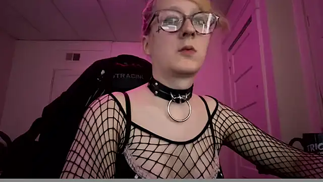 Snapshot of YandereDemon chatting on 04-10-26, 09:19 YandereDemon online show from 04-10-26, 09:19