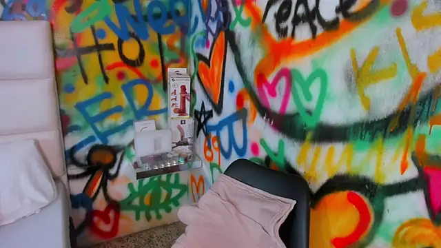 Liana Bernocchi online show from 09-12-25, 08:20