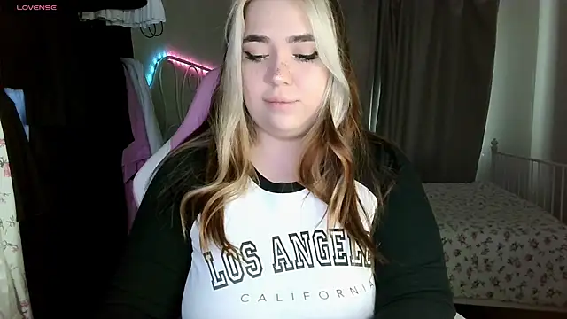 Snapshot of Roxy_Sakura chatting on 01-22-25, 11:56 Roxy Sakura online show from 01-22-25, 11:56