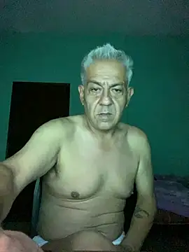 Snapshot of Clau7opez chatting on 03-16-26, 06:39 Clau7opez online show from 03-16-26, 06:39