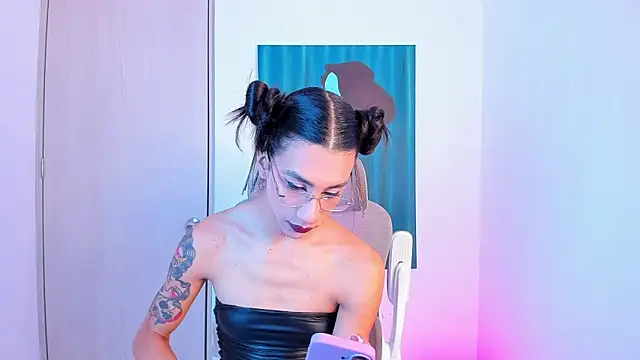 Snapshot of sofiaa_grey_ chatting on 04-21-26, 04:01 sofiaa grey online show from 04-21-26, 04:01
