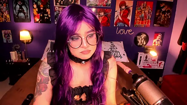 Snapshot of anne_cross chatting on 12-17-24, 01:29 anne cross online show from 12-17-24, 01:29