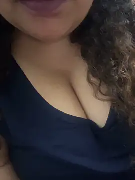 Snapshot of Snehameoww@xh chatting on 11-08-25, 05:45 Snehameowwxh online show from 11-08-25, 05:45