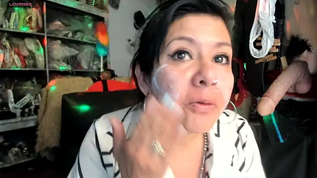 Snapshot of Erlinda-engel chatting on 05-24-26, 01:05 Erlinda-engel online show from 05-24-26, 01:05