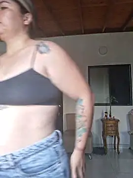 Juliietha servas online show from 04-14-26, 05:52