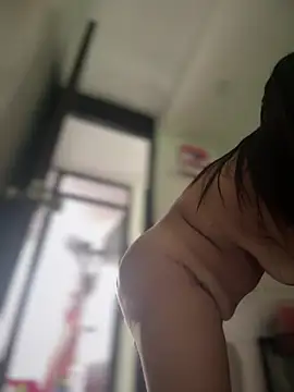 Snapshot of Sol_biglips chatting on 02-20-25, 04:25 Sol biglips online show from 02-20-25, 04:25