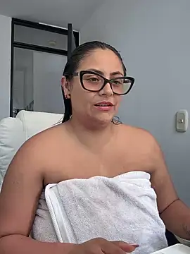 Snapshot of Sol_biglips chatting on 03-17-25, 05:16 Sol biglips online show from 03-17-25, 05:16