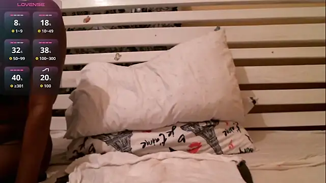 Snapshot of black_sexy_queen chatting on 10-23-25, 08:18 black sexy queen online show from 10-23-25, 08:18