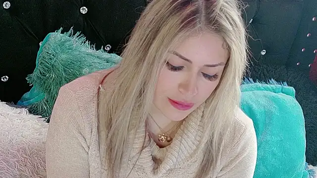 Natalia Montoya online show from 12-15-25, 05:50