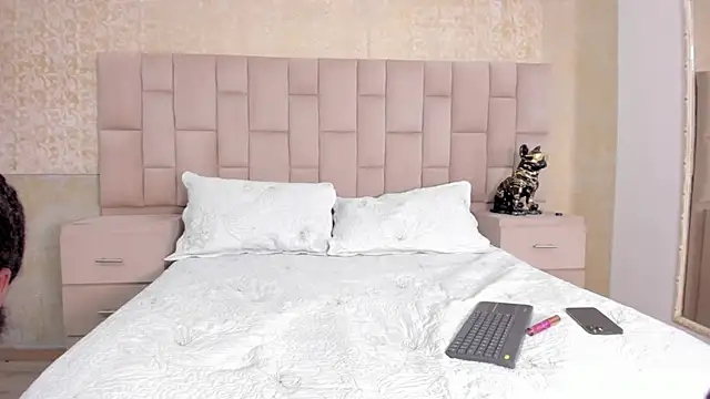 Snapshot of LaurenSnow chatting on 01-18-25, 03:16 LaurenSnow online show from 01-18-25, 03:16