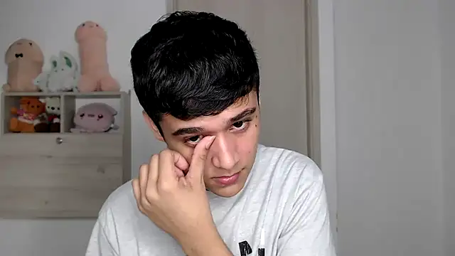 kaiine190 online show from 12-20-25, 09:27