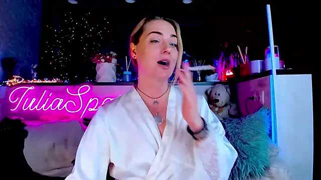  JuliaSpace  online show from 02-09-25, 07:41