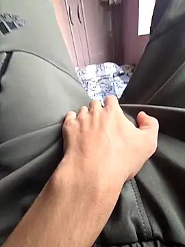 Snapshot of Yours1311 chatting on 10-31-25, 10:49 Yours1311 online show from 10-31-25, 10:49