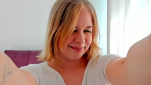 Snapshot of AlicePopsy chatting on 07-10-26, 02:30 AlicePopsy online show from 07-10-26, 02:30