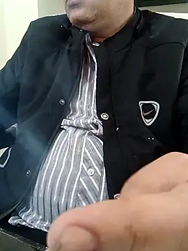 Snapshot of Hot-man39 chatting on 12-28-24, 06:17 Hot-man39 online show from 12-28-24, 06:17