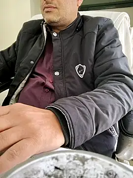 Snapshot of Hot-man39 chatting on 12-30-24, 07:04 Hot-man39 online show from 12-30-24, 07:04