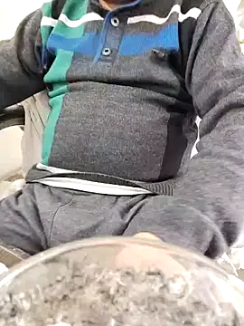 Snapshot of Hot-man39 chatting on 01-05-25, 11:37 Hot-man39 online show from 01-05-25, 11:37