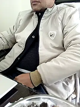 Snapshot of Hot-man39 chatting on 01-19-25, 06:31 Hot-man39 online show from 01-19-25, 06:31